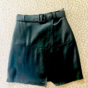 MARELLA FAUX LEATHER SKIRT NWT perfect condition